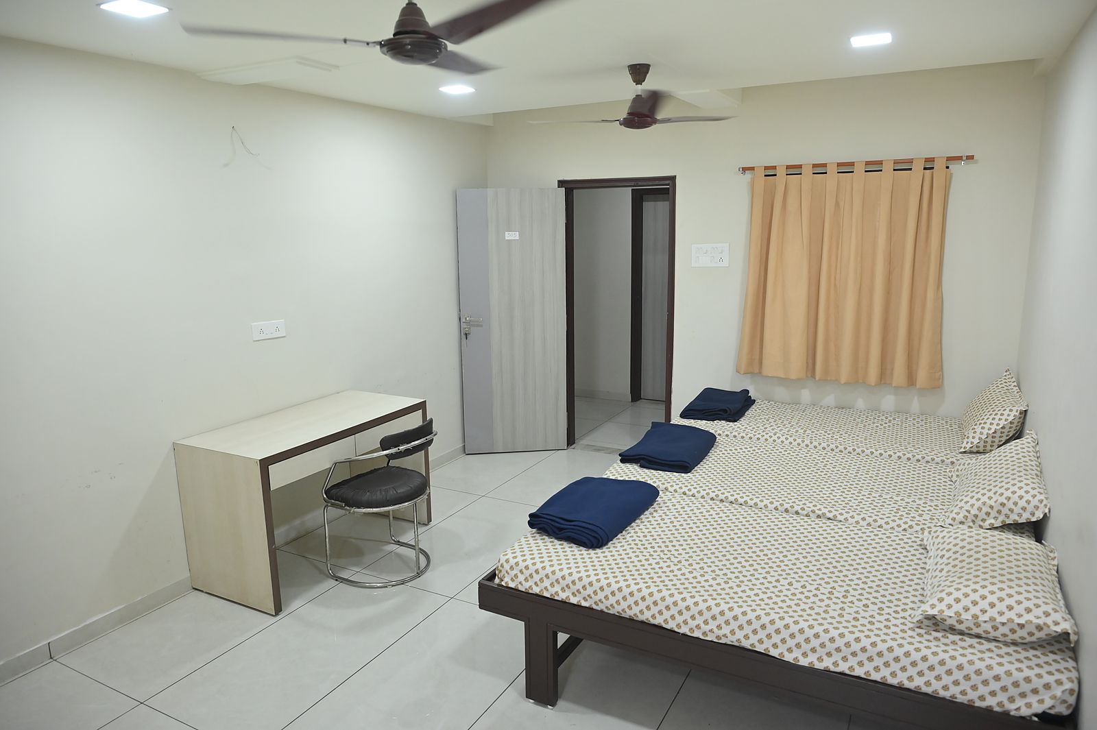 Guest Rooms: Guest Room