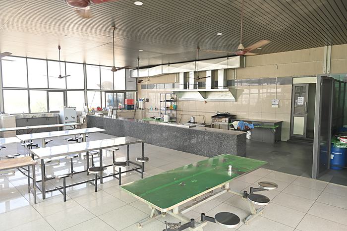 Boys Hostel: Cafeteria & kitchen